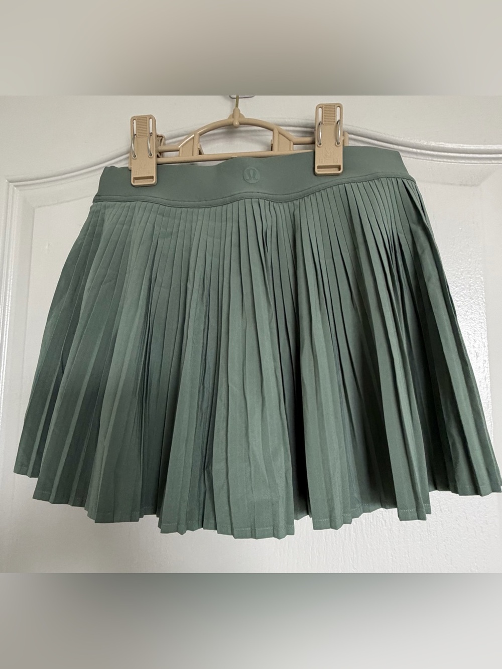 Varsity High-Rise Pleated
Tennis Skirt